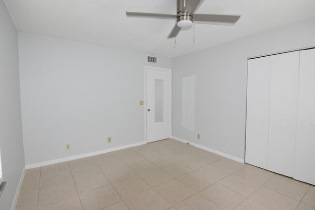 Building Photo - 6300 La Costa Dr