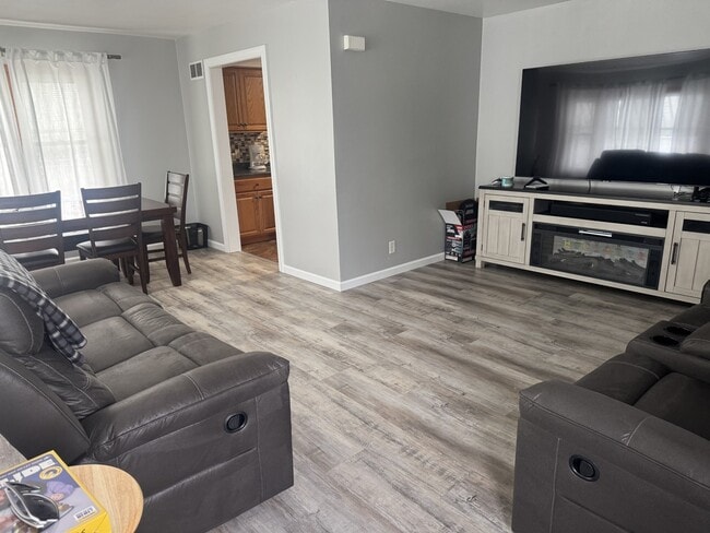 Building Photo - 1605 Prospect Ave