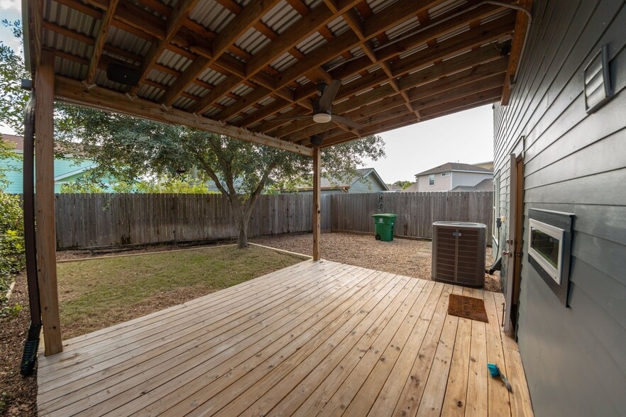 Building Photo - 1039 Hillstar St
