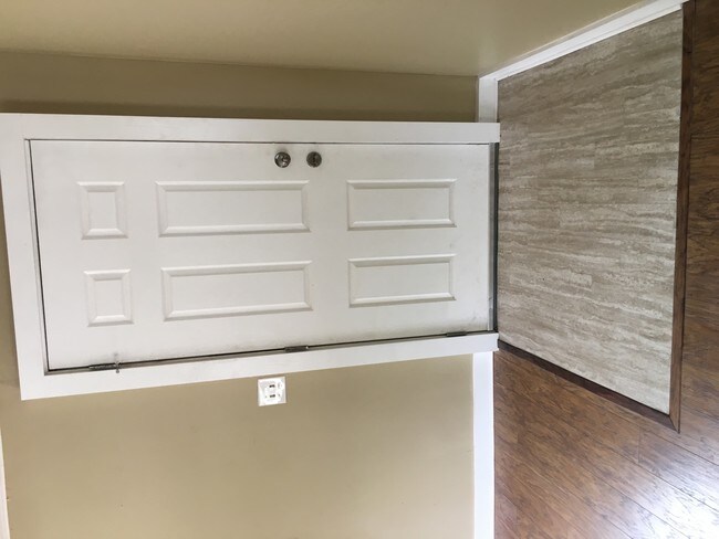 Building Photo - 5123 E Broadway Ave