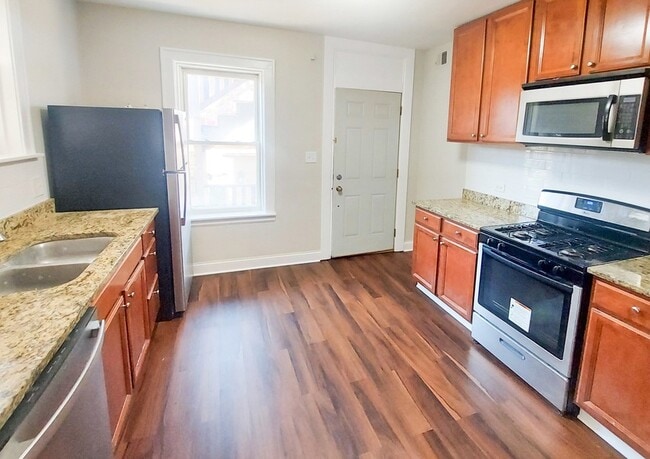 Building Photo - 4835 Lee St