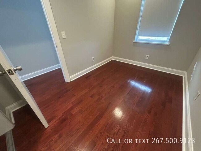 Building Photo - 1613 Frankford Ave