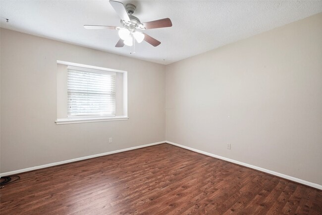 Building Photo - 28914 Pine Hill Dr