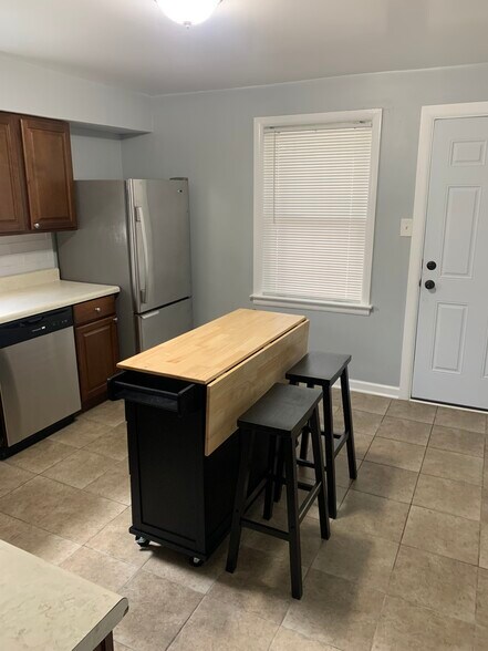 Building Photo - 7918 S Wood St