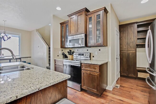 Building Photo - 4631 N Adale Ave