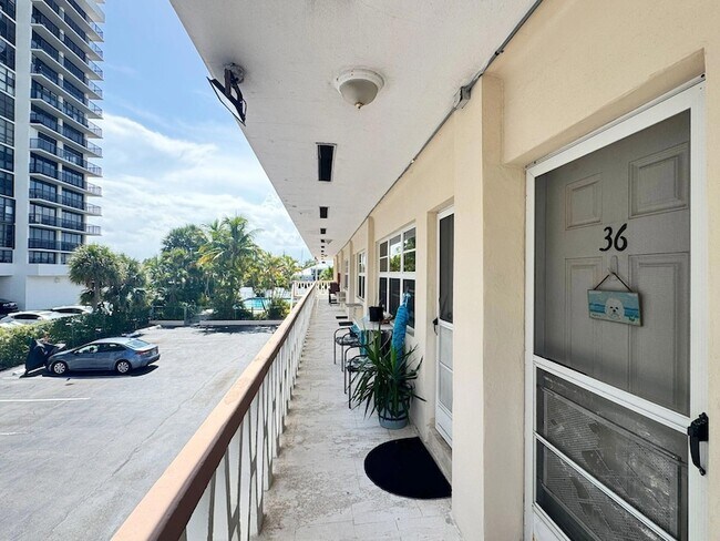 Primary Photo - 2001 S Ocean Dr