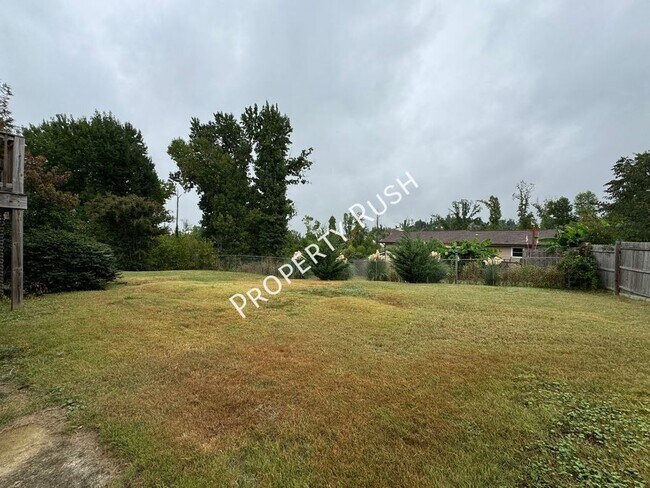 Building Photo - 2307 Arroyo Dr