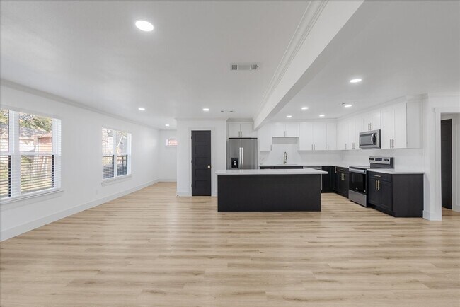 Building Photo - 5219 Cosby St