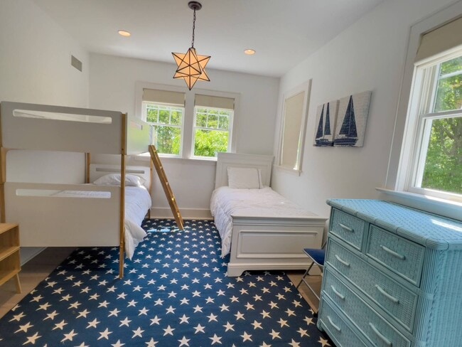 Building Photo - 118 Water Mill Towd Rd