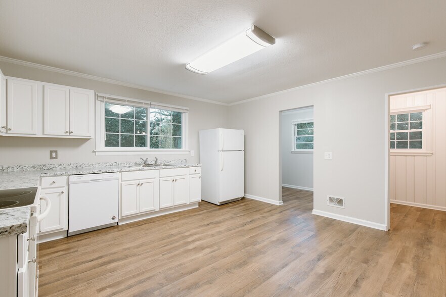 Kitchen - 5 W Gantt Cir