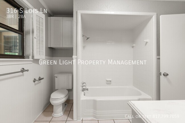 Building Photo - 316 S Lois Ln