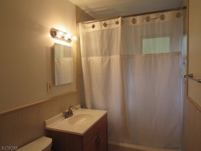 Building Photo - 1 Colonial Dr