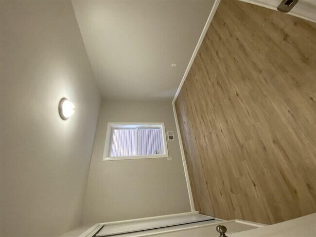 Building Photo - 109 Godwin Ave