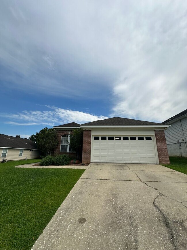 Building Photo - Gorgeous 3 Bedroom 2 Bath home in Piney Z ...