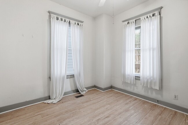 Building Photo - 538 E Waldburg St