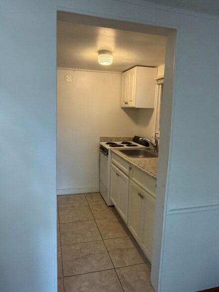 Building Photo - 209 Strawberry Ln