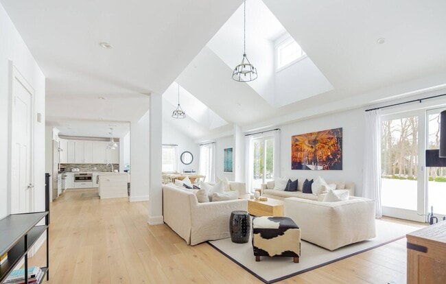 Building Photo - 72 Talmage Farm Ln