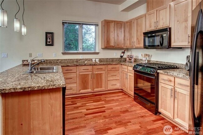 Building Photo - 2bd/1.75ba Kirkland Condo