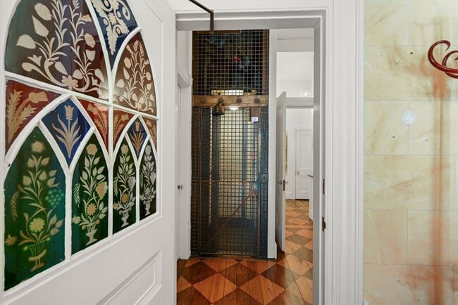 Building Photo - 59 Mt Vernon St