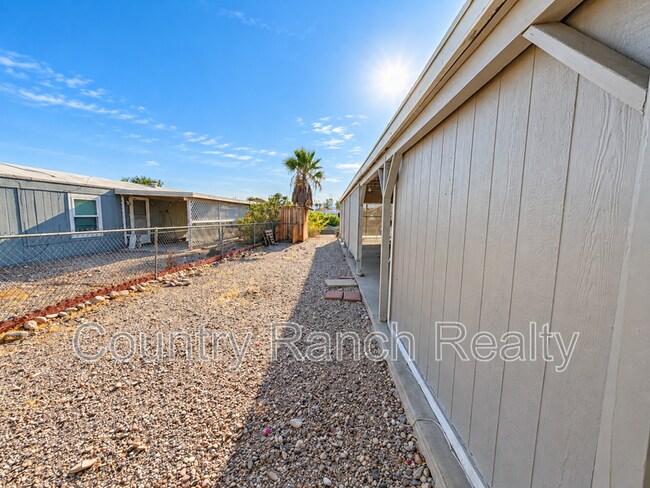 Building Photo - 1635 Yale Dr