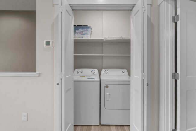 Building Photo - 2213 S Federal Way