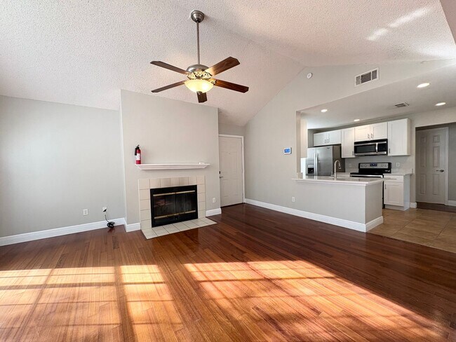 Building Photo - 690 Roaring Dr