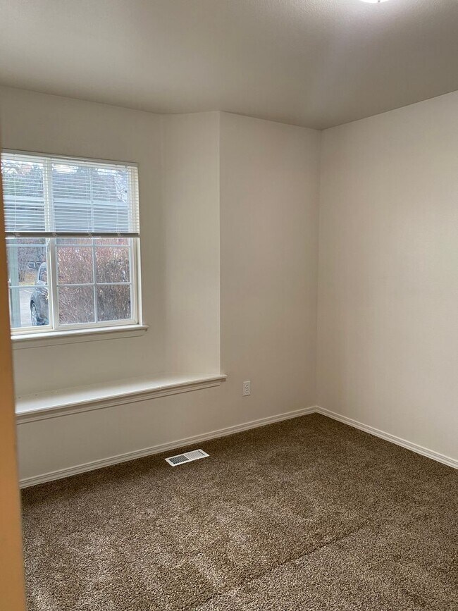 Building Photo - 353 S Meridian Rd