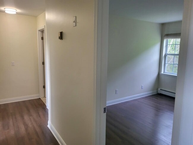 Building Photo - 7 Bel Air Dr