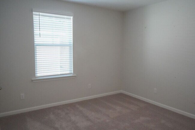 Building Photo - 142 Brookline Dr