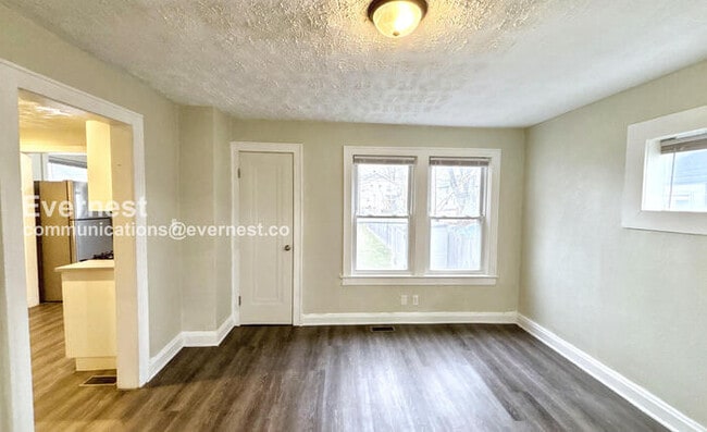 Building Photo - 1098 E 17th Ave