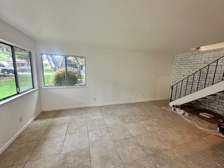 Building Photo - 252 Sharp Cir