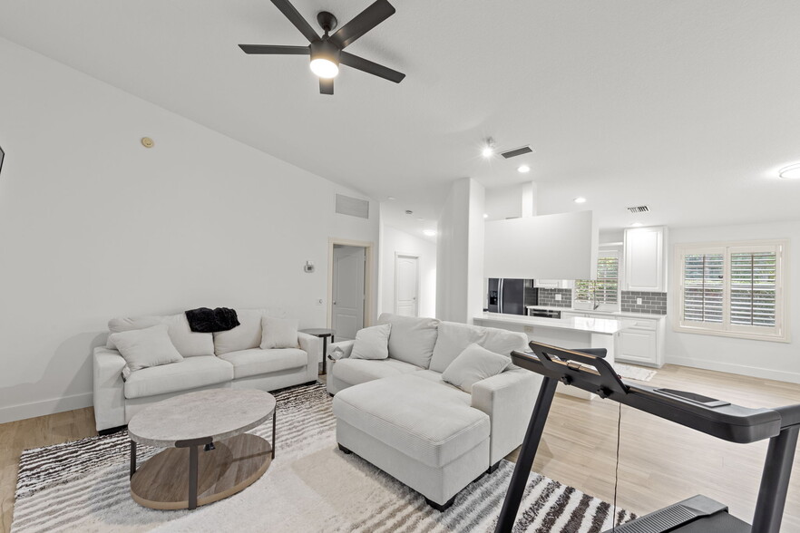 Building Photo - 4748 San Carlo Ct