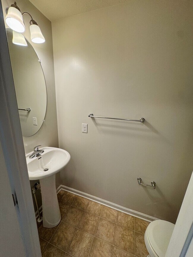 Building Photo - 3 Bed/ 2.5 Bath Townhome close to the interstate - Available 06/08/2026