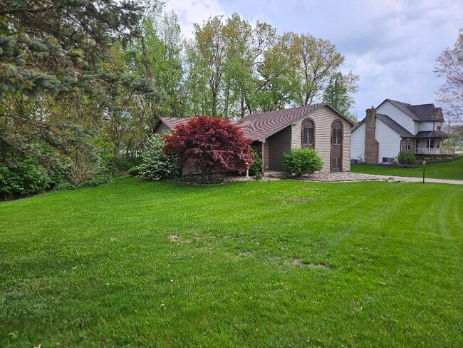 Building Photo - 11044 River Oaks Ln E