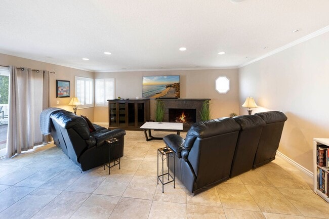 Building Photo - 30932 Colonial Pl