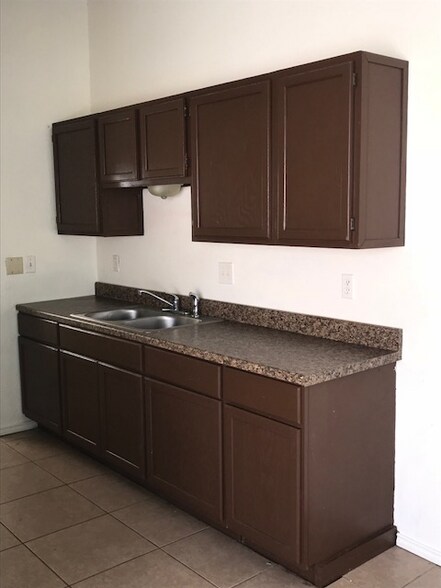 Building Photo - 4003 Colonial Sun Dr