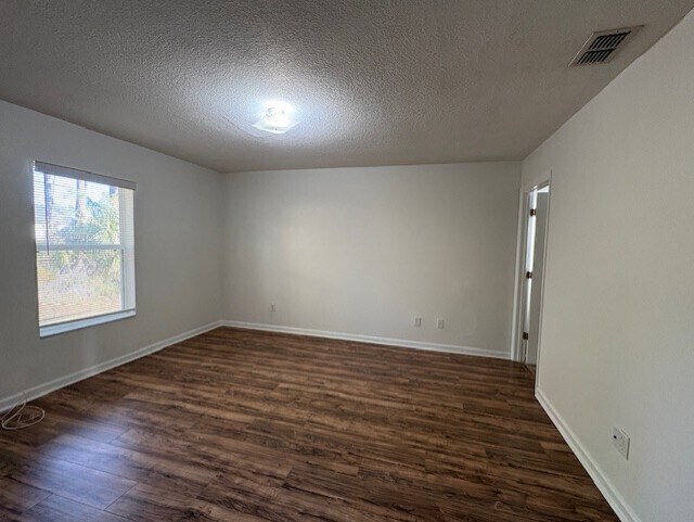 Building Photo - 3/2 Duplex