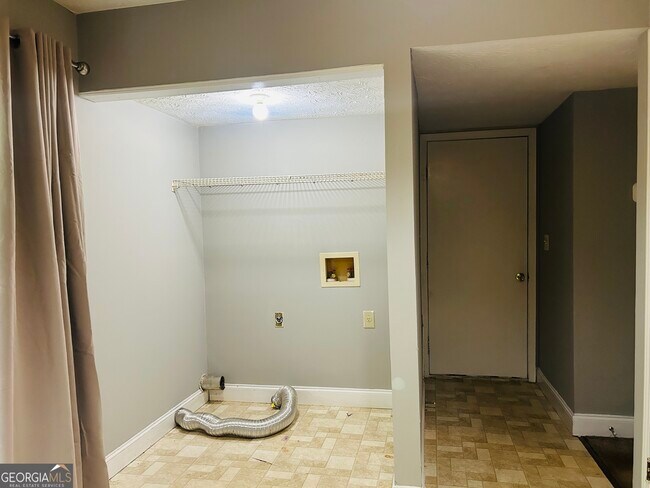 Building Photo - 207 Hillcrest Dr