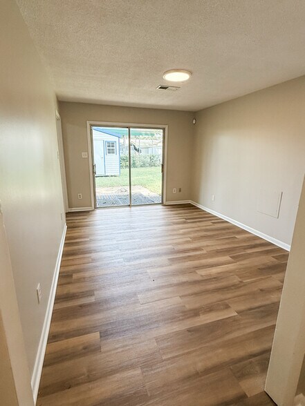 Building Photo - 128 Barnesdale Dr