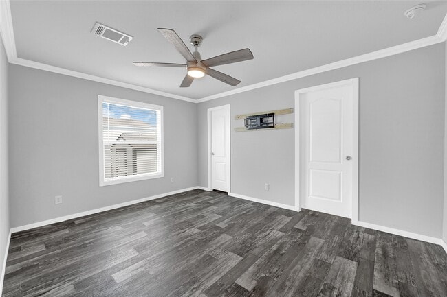 Building Photo - 127 Lear Ln