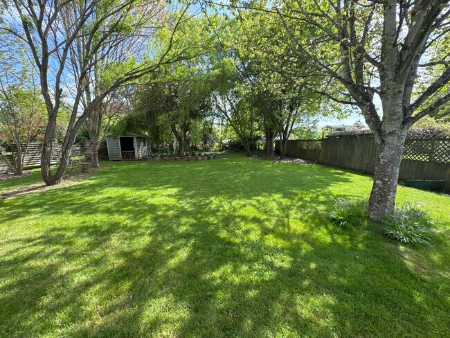 Building Photo - Peaceful Albany Home with Private Yard
