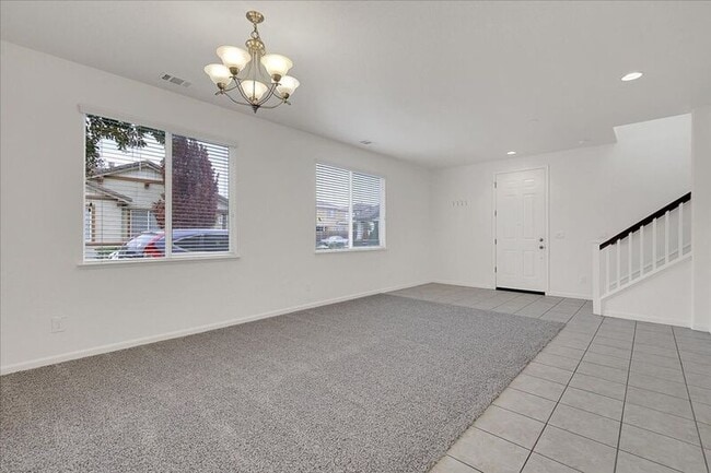 Building Photo - 566 Del Mar Cir