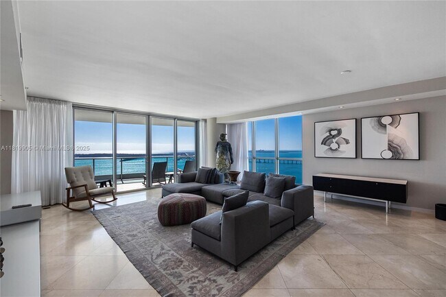 Building Photo - 1331 Brickell Bay Dr