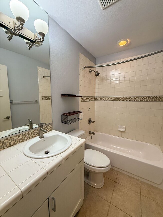 Building Photo - 3Bd/2.5Ba Seattle Townhouse
