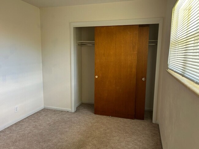 Building Photo - 3006 Butternut Dr