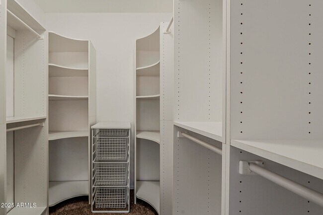 Building Photo - 2286 E Peach Tree Dr