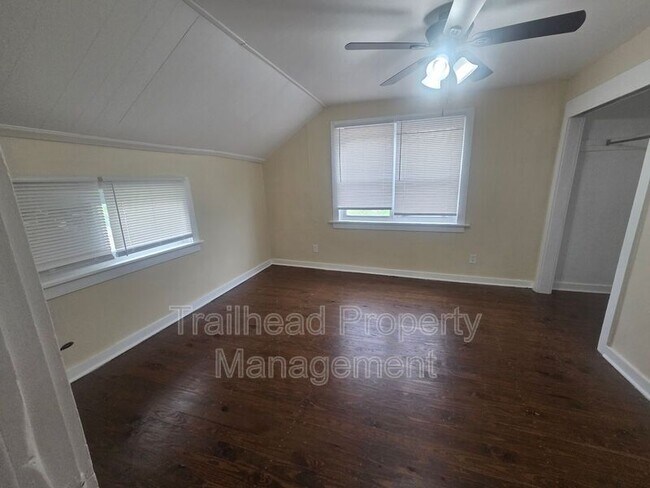 Building Photo - 3115 S Forest Ave