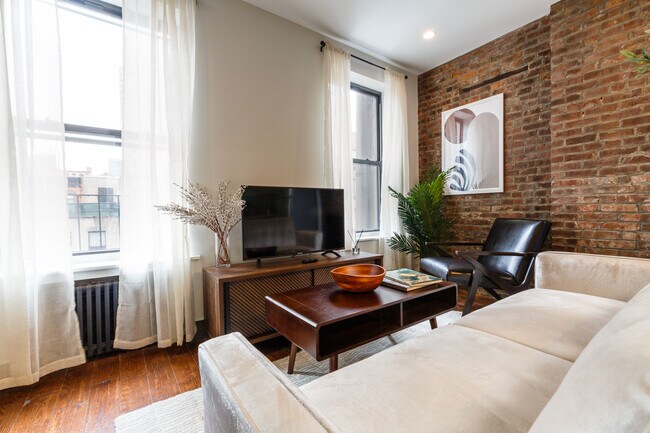 Building Photo - 346 W 52nd St