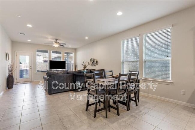Building Photo - 227 Everglade Dr