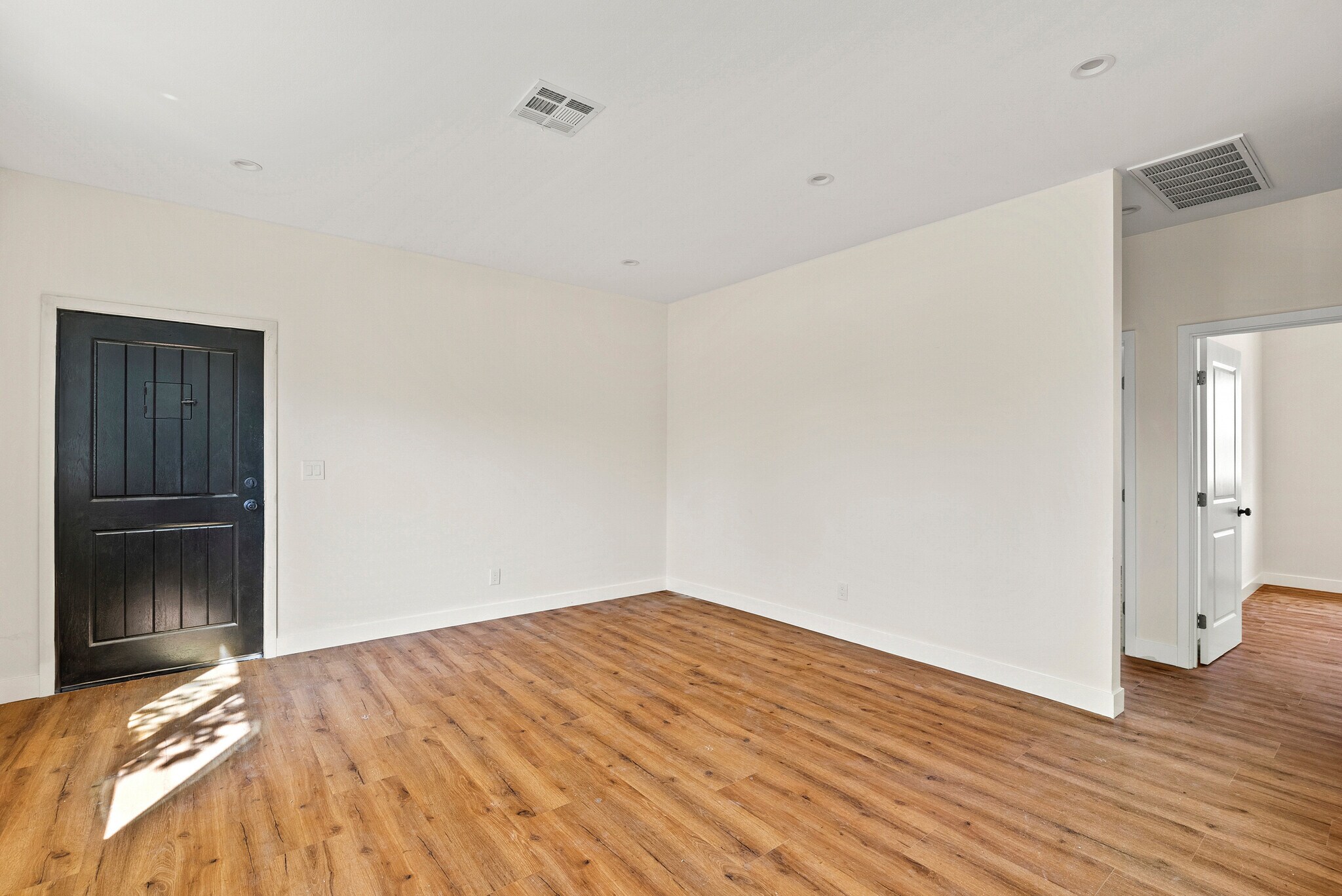 Building Photo - 3043 S Bronson Ave